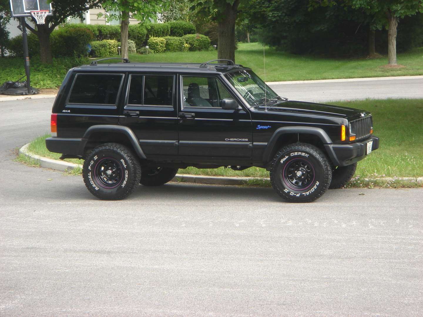 Jeep Cherokee Sport #7690131