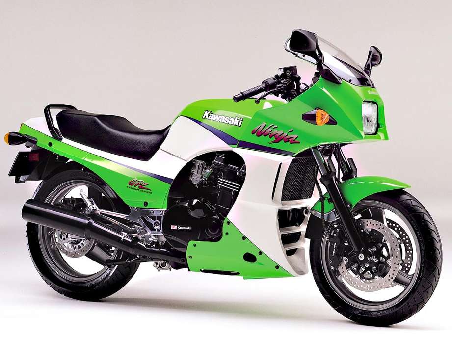 Kawasaki GPZ 900 R #9245208