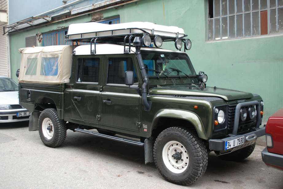 Land-Rover Defender 130 #7013976
