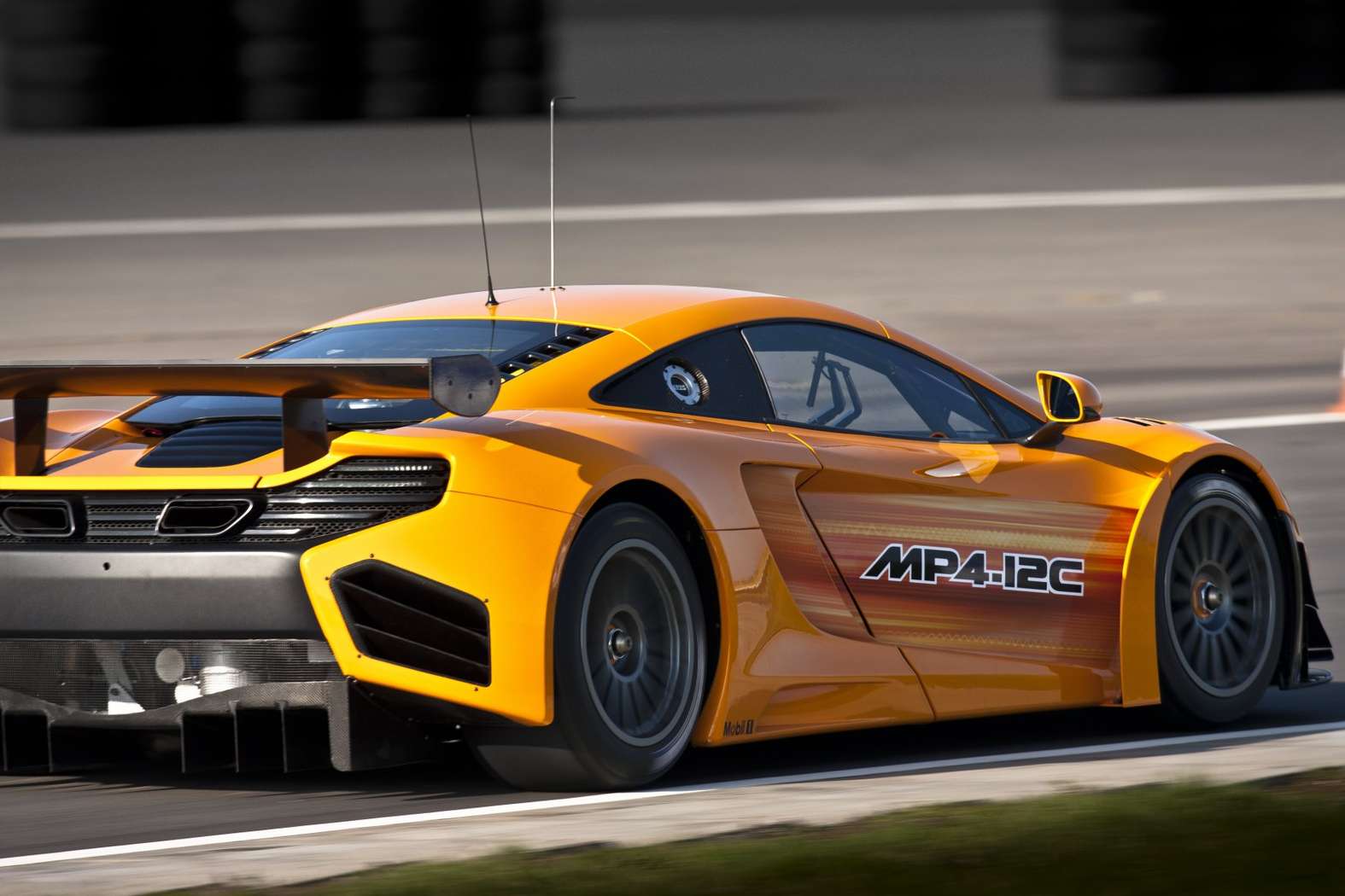 McLaren_MP4-12C_GT3