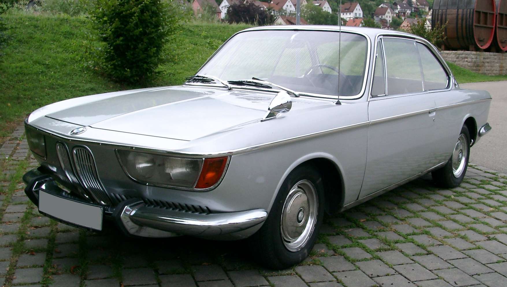BMW_2000