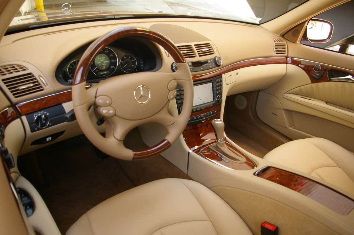 Mercedes-Benz E320 #9624573