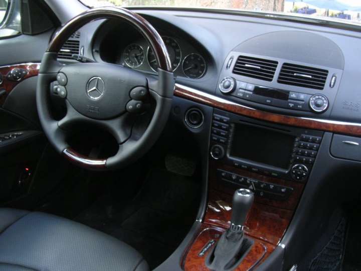 Mercedes-Benz E320 #9220274