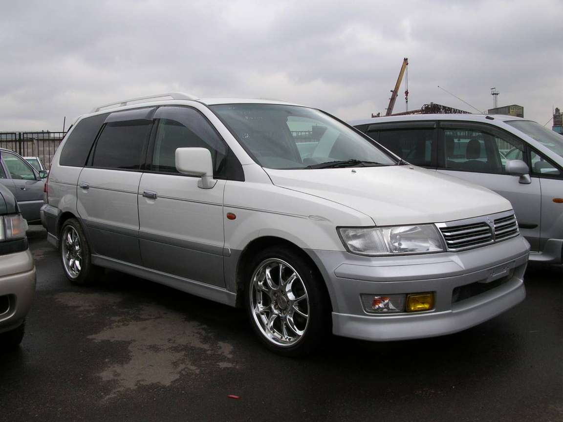 Mitsubishi_Chariot