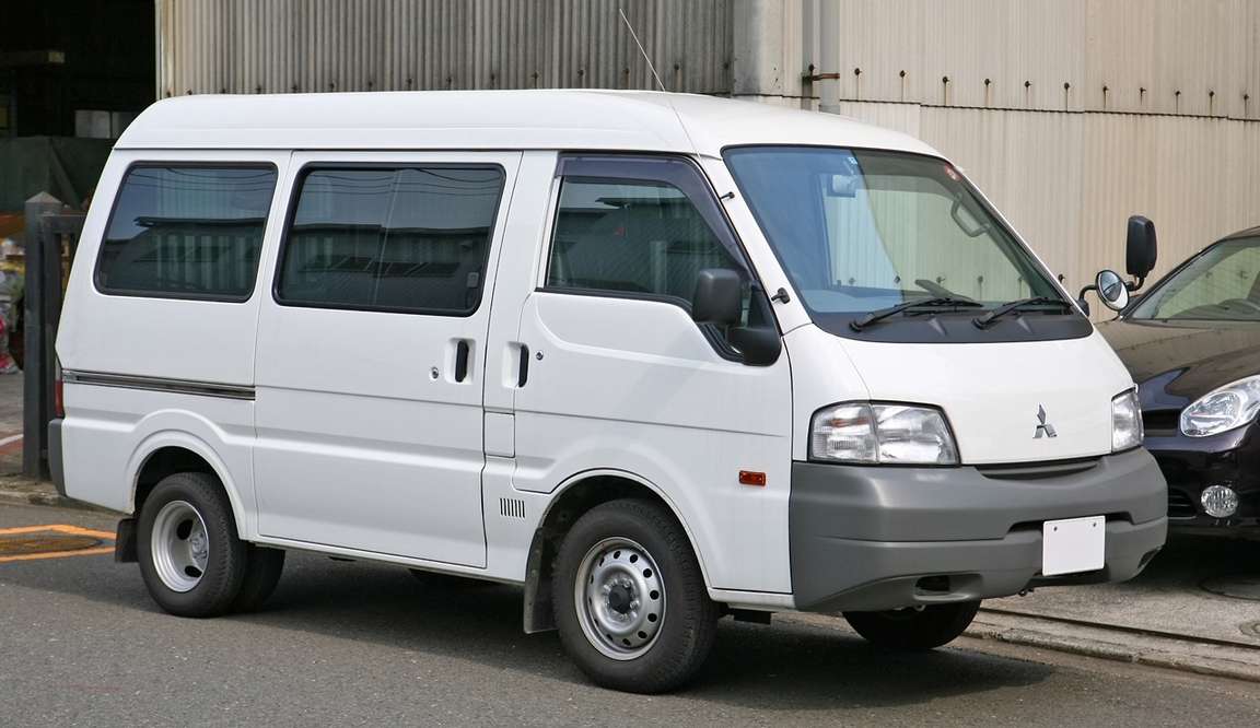 Mitsubishi_Van
