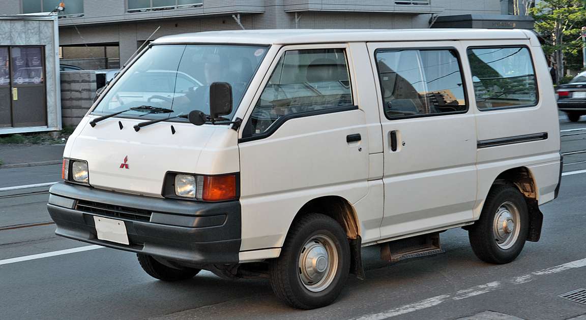 Mitsubishi_Van