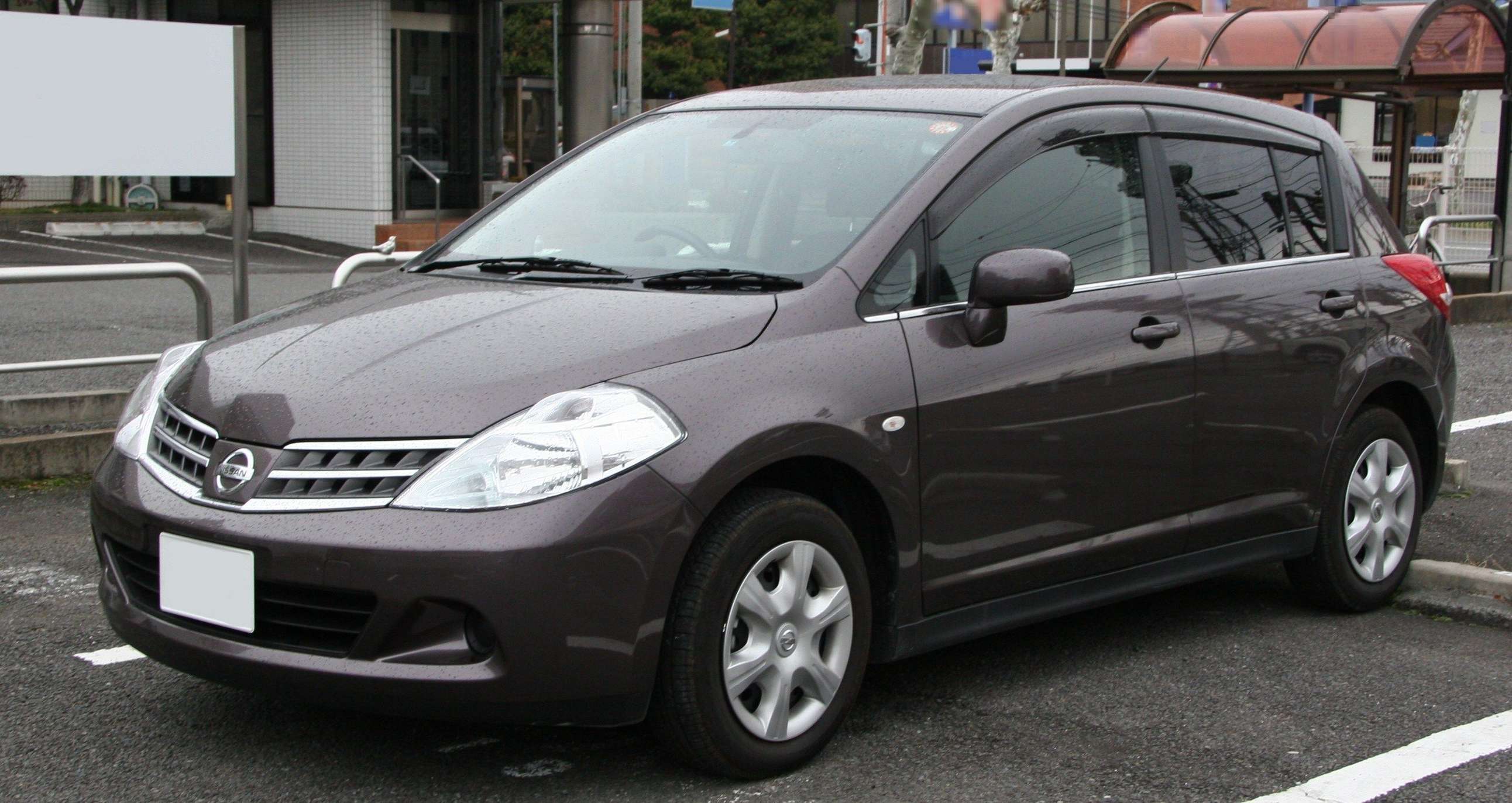 Nissan_Tiida