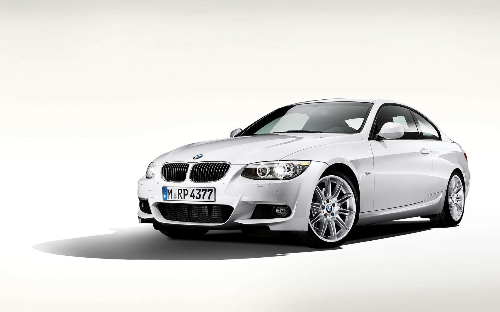BMW 320 Coupe #9749256