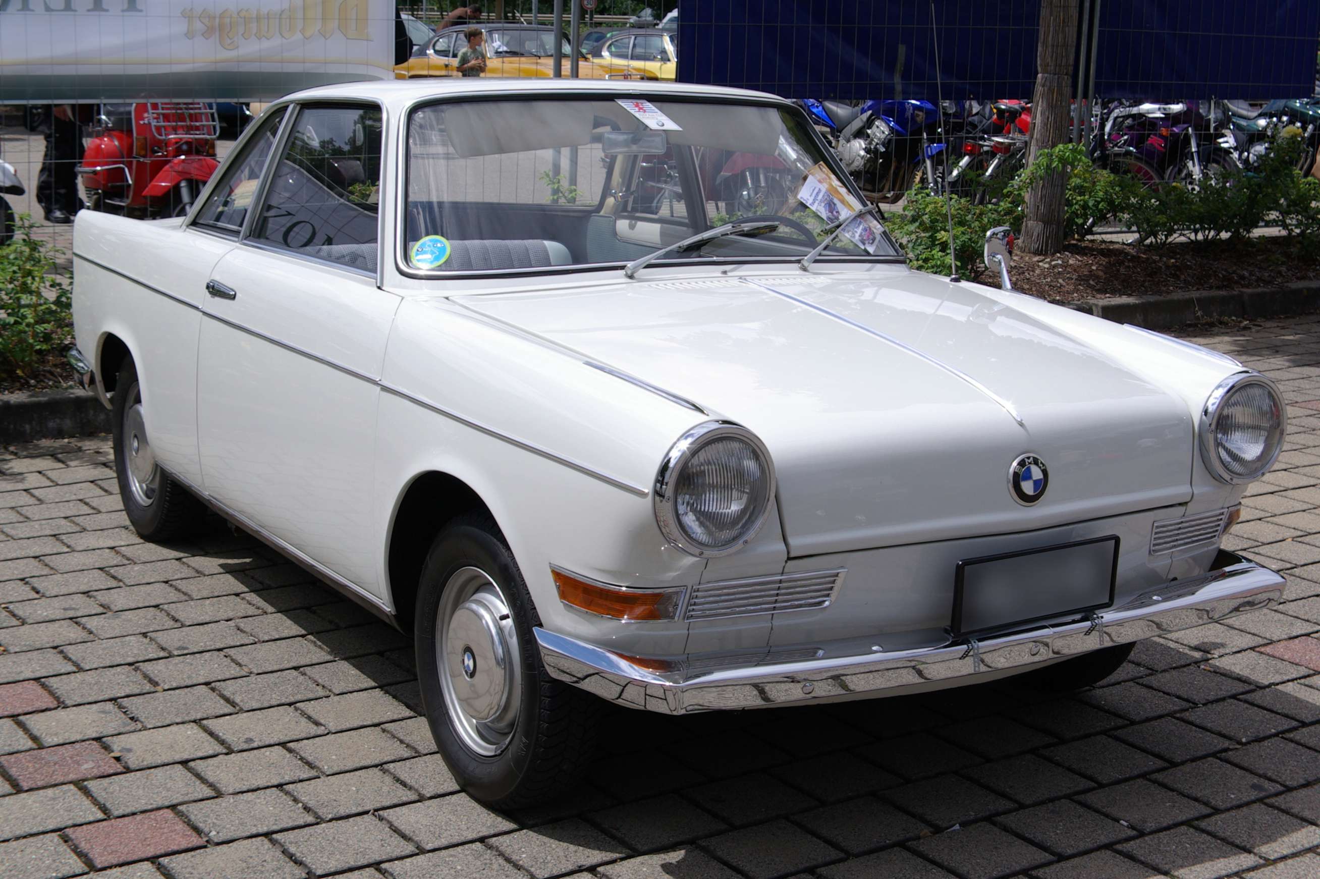BMW_700