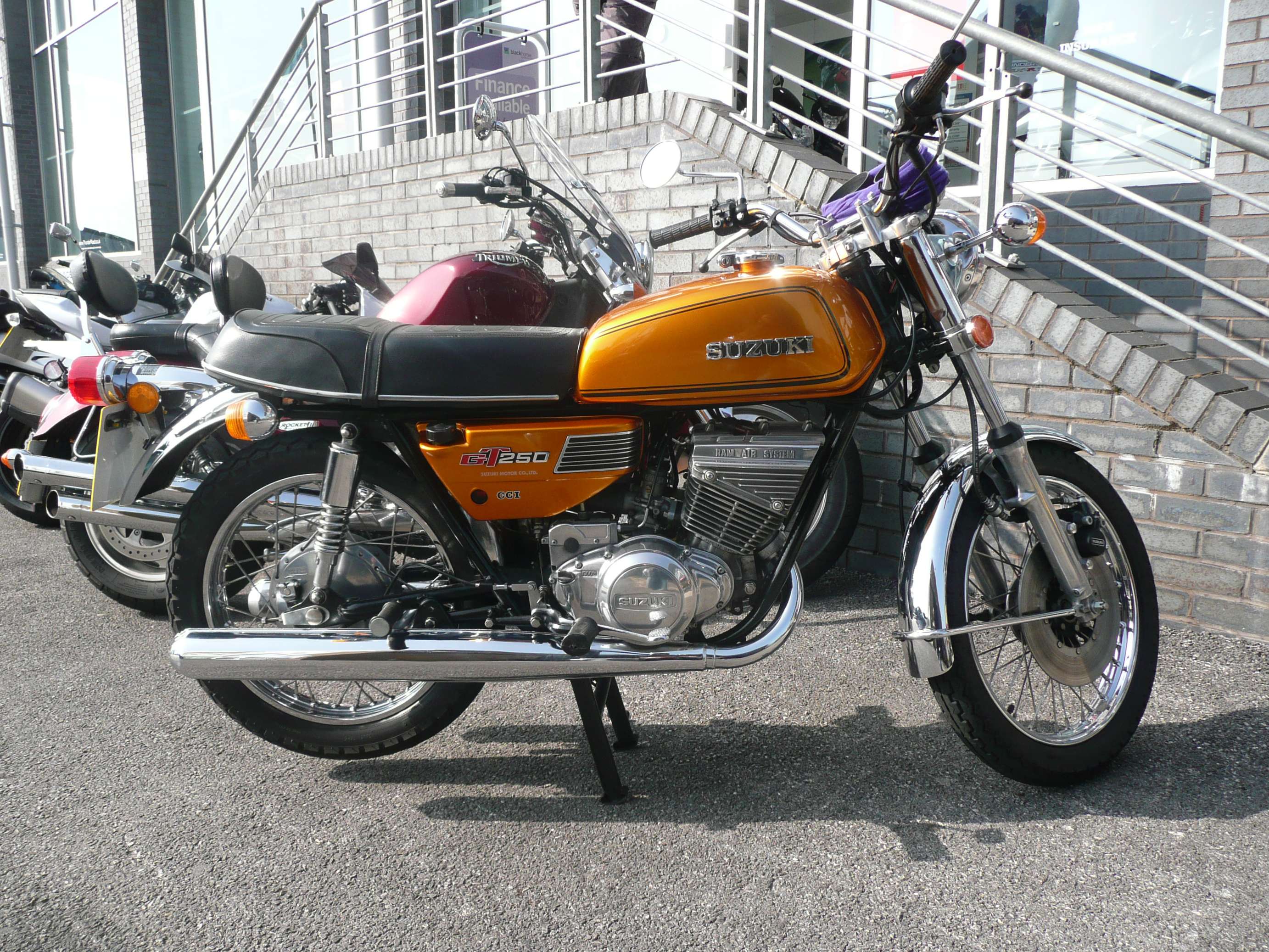 Suzuki_GT_250
