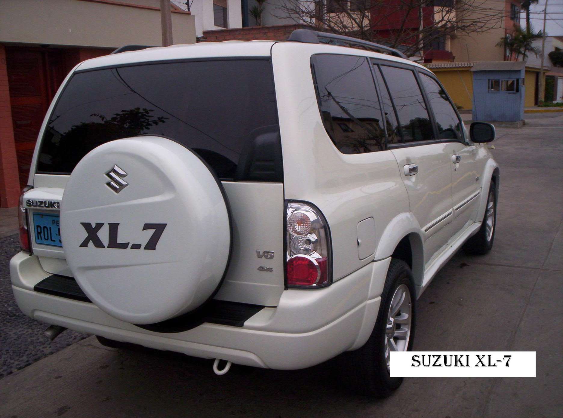 Suzuki_XL7
