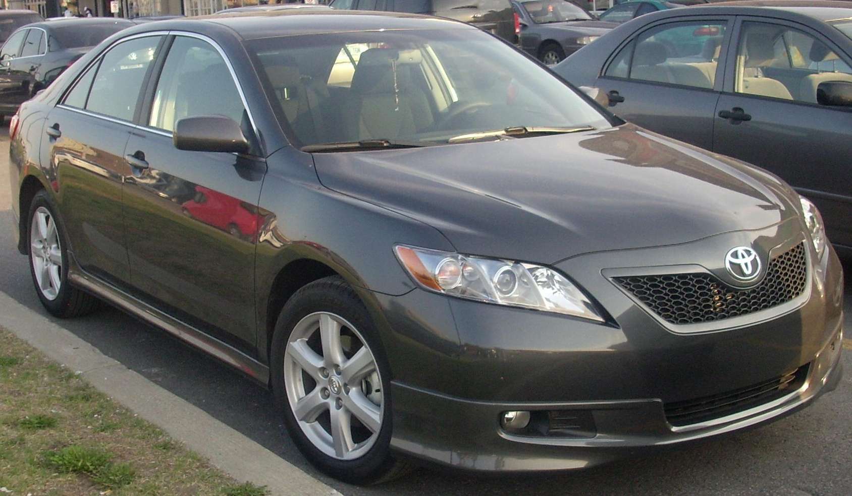 Toyota_Camry_SE