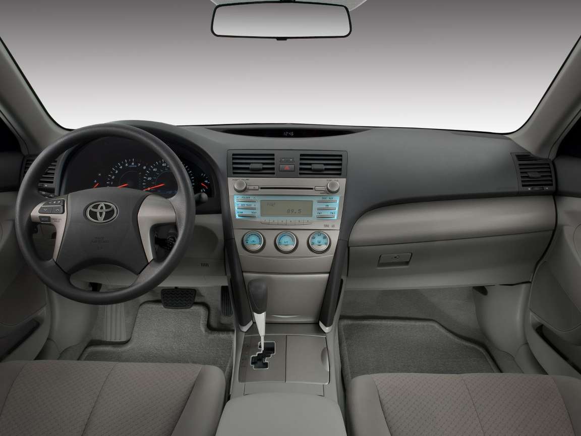 Toyota_Camry_LE