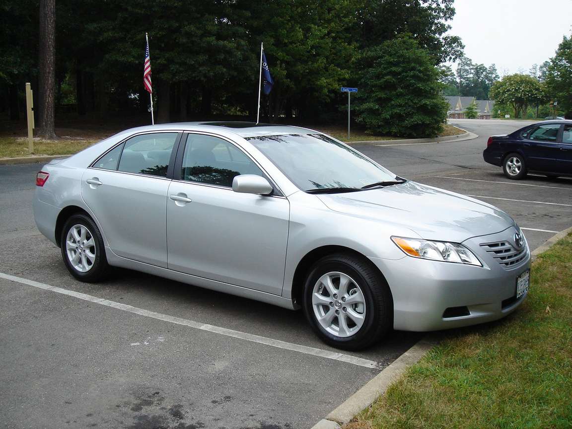 Toyota Camry LE #8656139