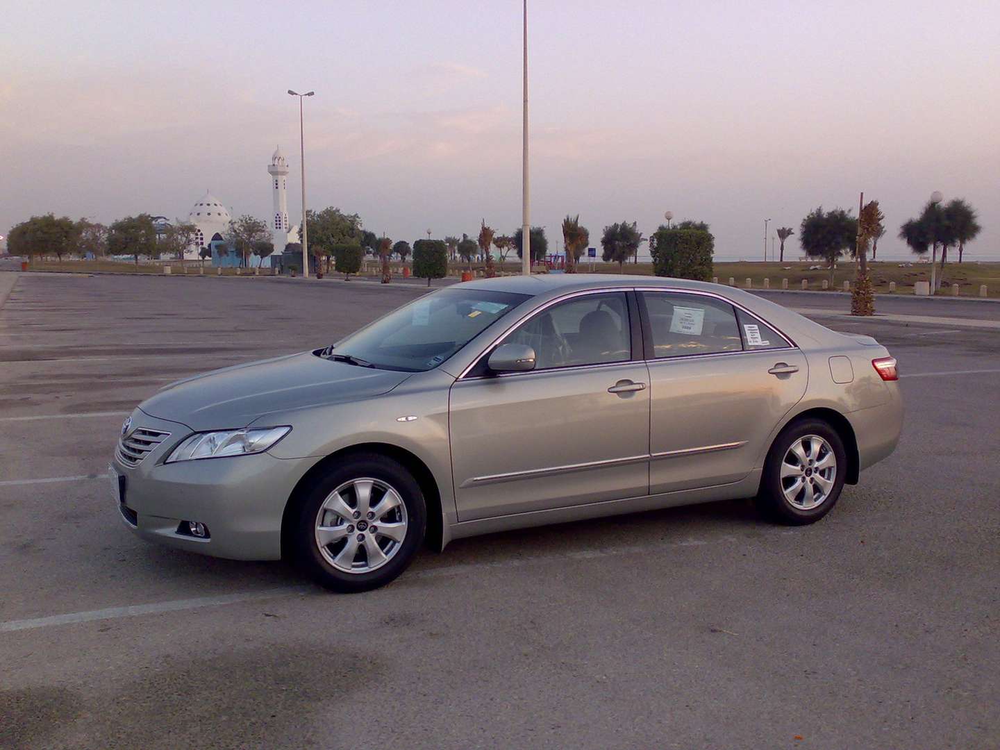 Toyota Camry XLE #7594665