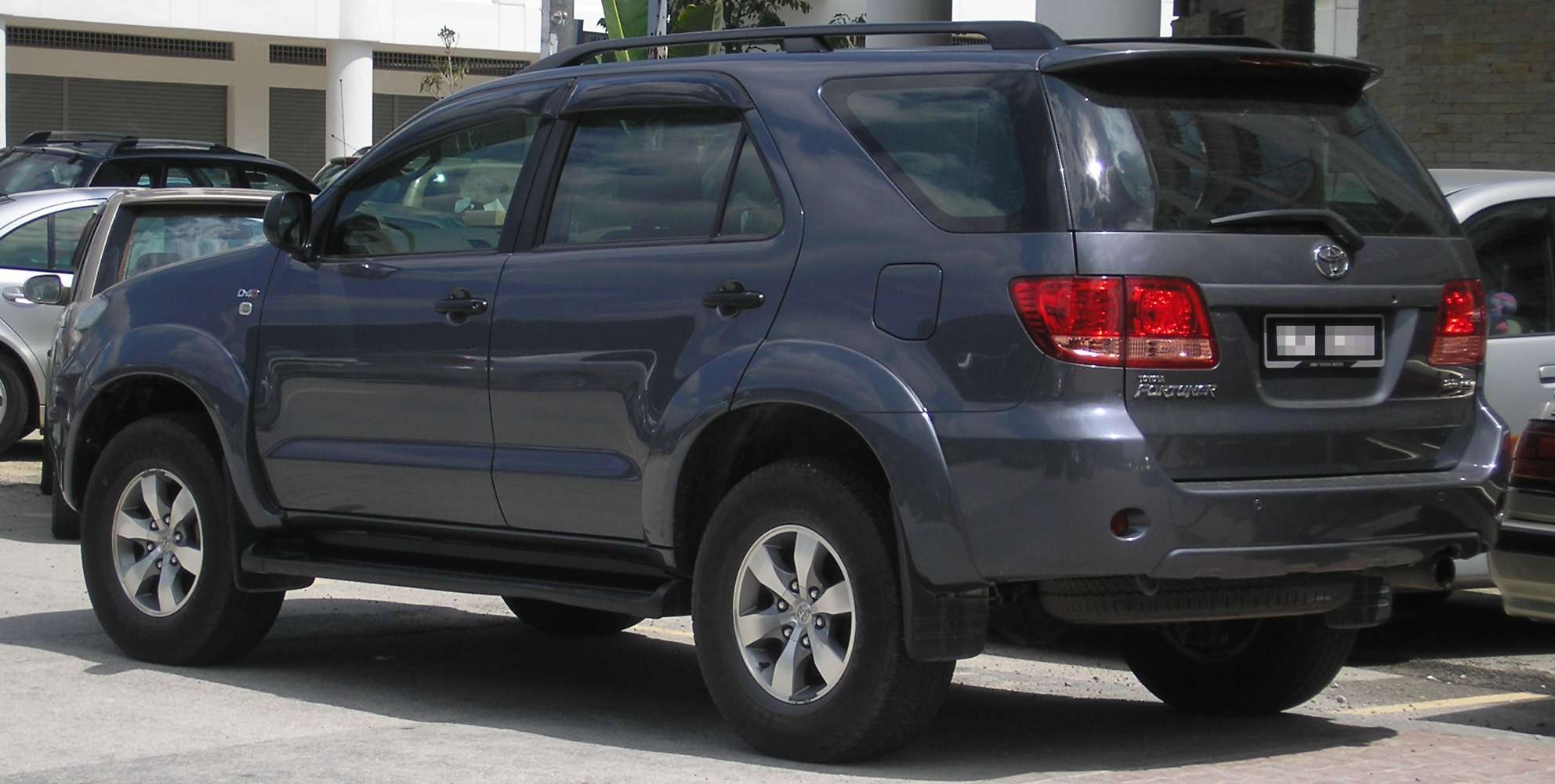 Toyota_Fortuner