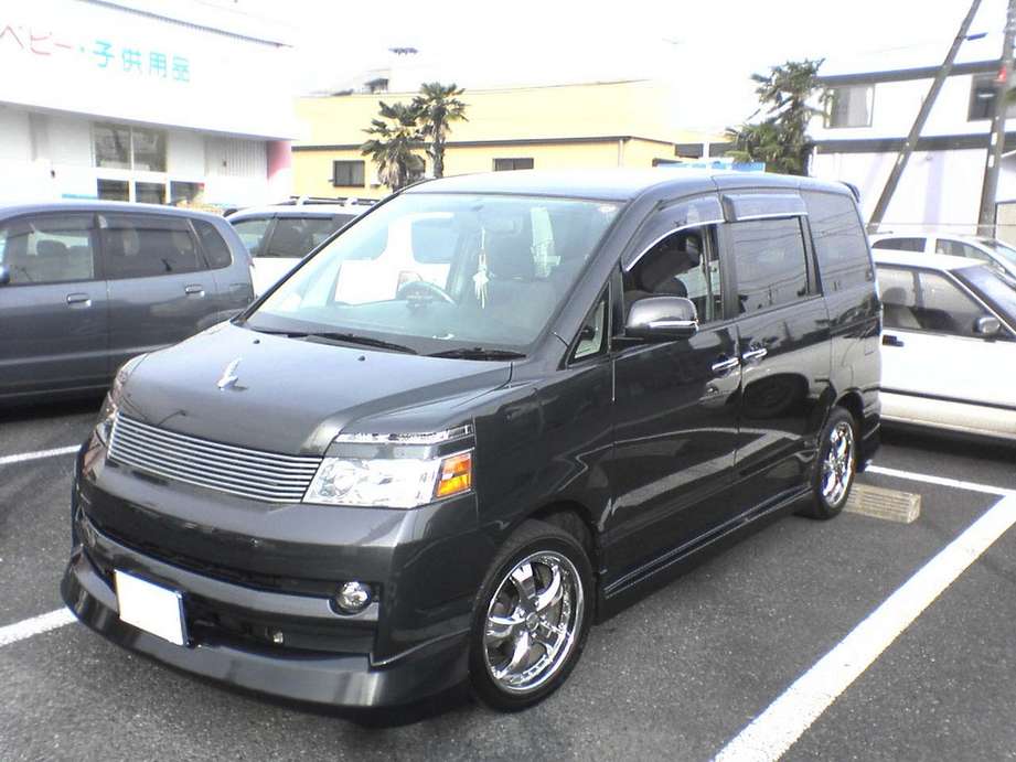 Toyota_Voxy