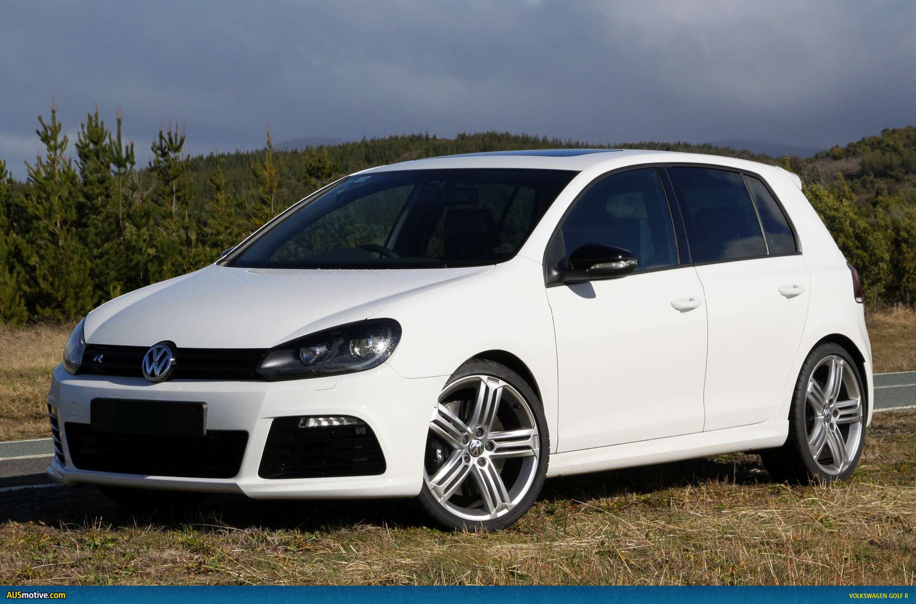 Volkswagen_Golf_R