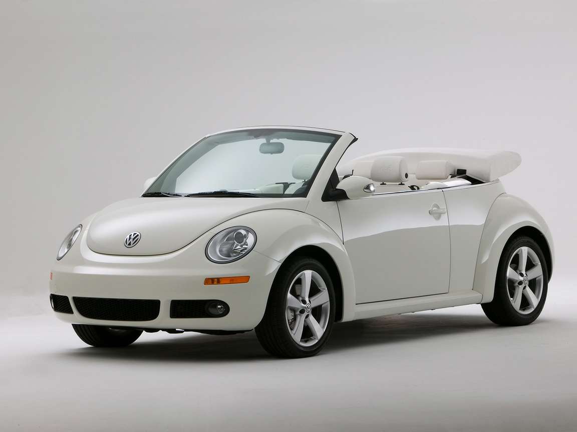 Volkswagen New Beetle #7406727