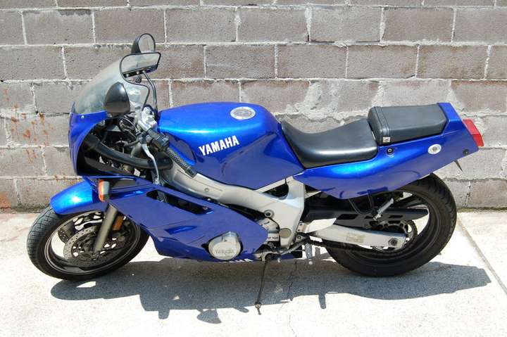 Yamaha FZR 600 #8297913