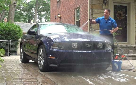 Ford makes washing your car both easy and fun picture #1