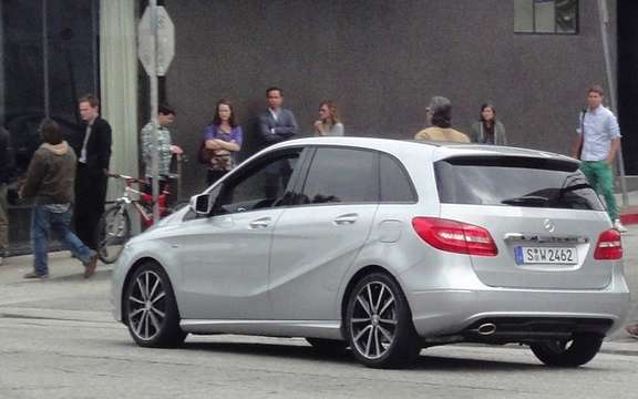 Mercedes-Benz B-Class 2012: She discovers