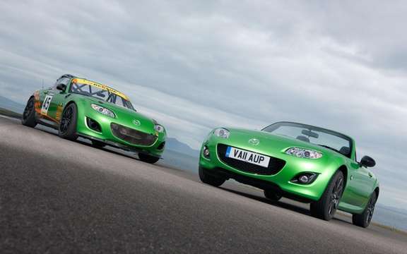 Mazda MX-5 and Mazda2 Black Edition: For British only picture #1