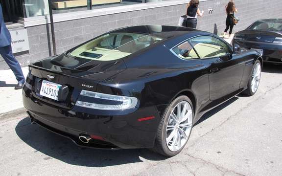 Aston Martin V8 Vantage S and Virage storm the streets of Montreal picture #6