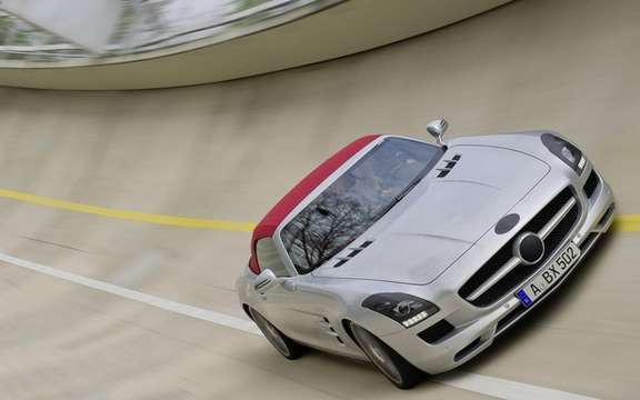 Mercedes-Benz SLS AMG Roadster: With cloth top