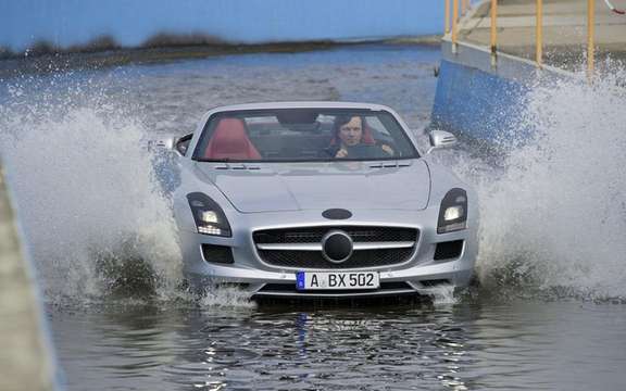 Mercedes-Benz SLS AMG Roadster: With cloth top picture #5