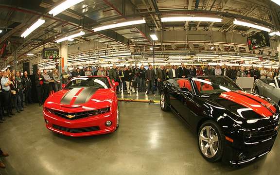 Chevrolet Camaro Convertible 2011: Start of production Oshawa picture #1