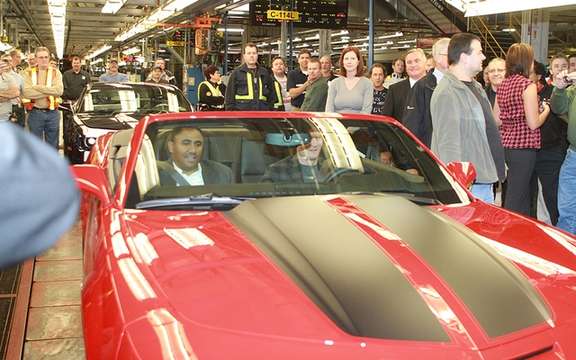 Chevrolet Camaro Convertible 2011: Start of production Oshawa picture #2