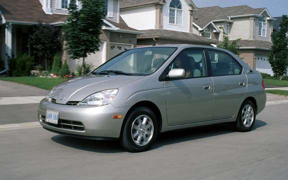 Toyota celebrates 10 years of Prius in Canada