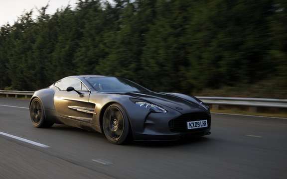 Aston Martin One-77: testee has over 350 km / h picture #3