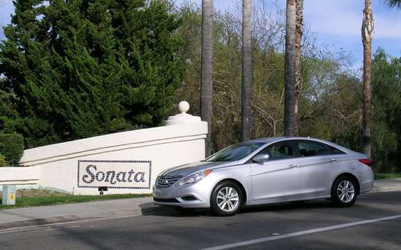 2011 Hyundai Sonata: it becomes an elegant four-door cut