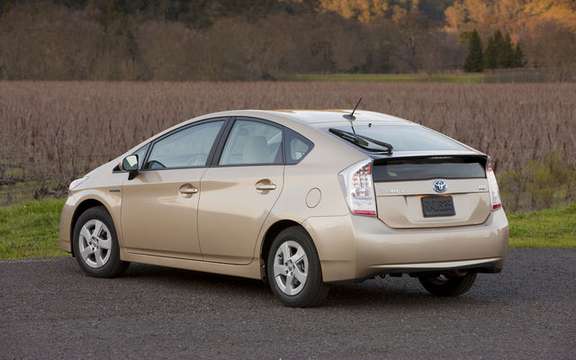 The 2010 Toyota Prius made its entry into Canadian soil picture #2
