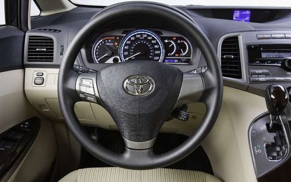 Toyota Venza 2009, the versatile crossover vehicle picture #11