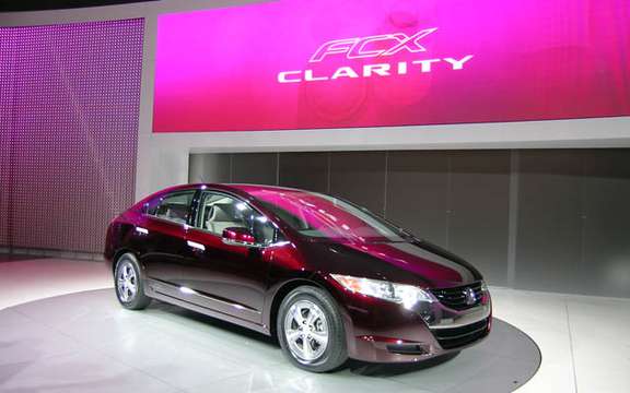 Roll has years without a drop of gasoline, here is the Honda FCX Clarity and Equinox Fuel Cell picture #7