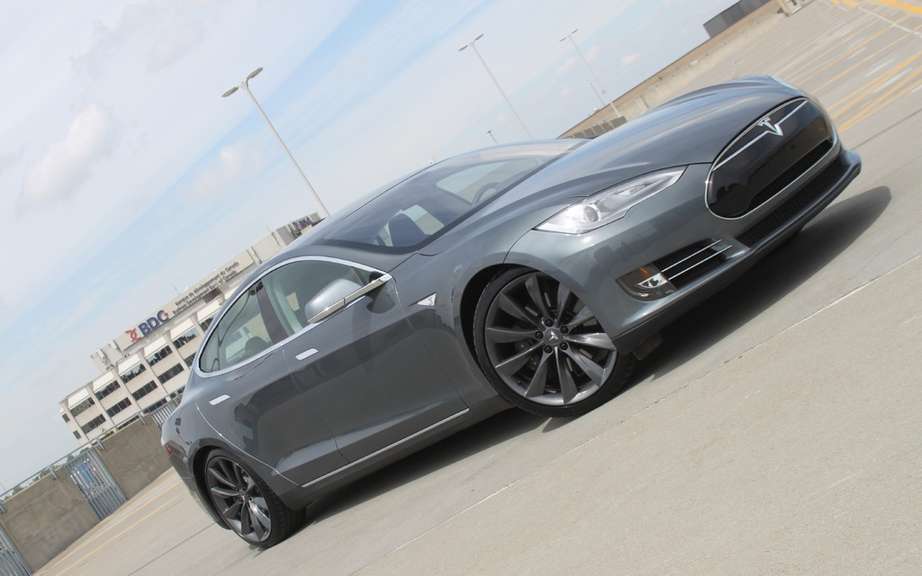 Tesla Model S to the police service picture #1