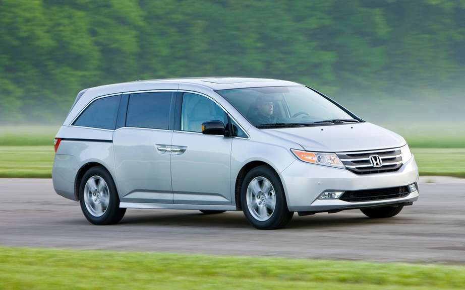 Honda recalling 225,000 minivans and SUVs in North America picture #5