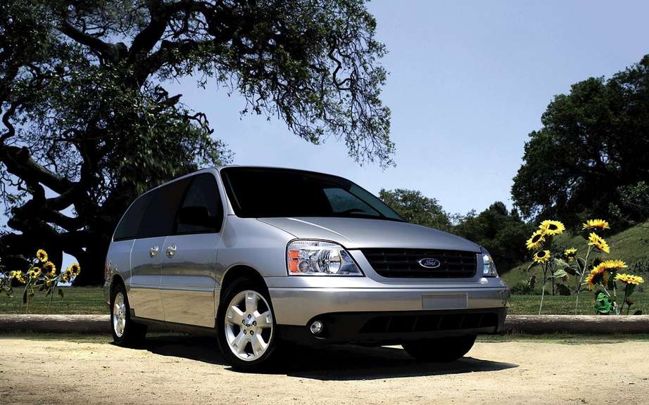 Ford recalls 230,000 minivans in Canada and the United States