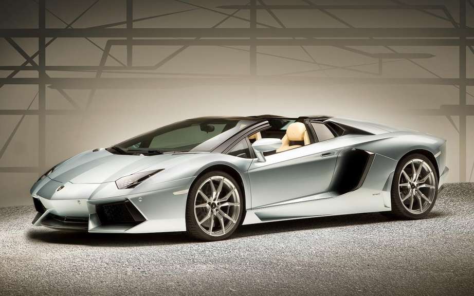 Lamborghini Aventador Roadster Launches in Miami picture #2