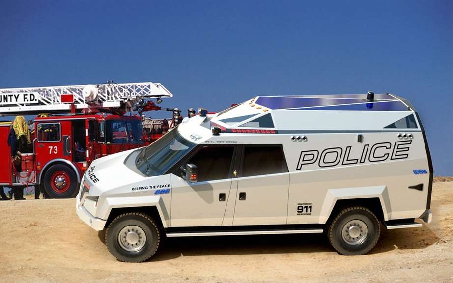 Carbon Motors presents its E7 police vehicles and TX7 picture #6