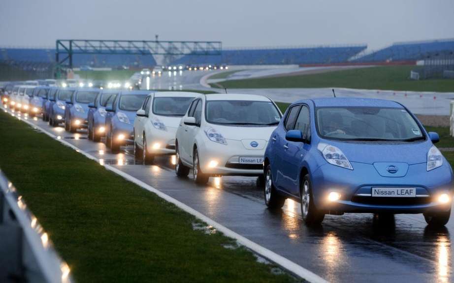 Nissan LEAF brings 255 Silverstone