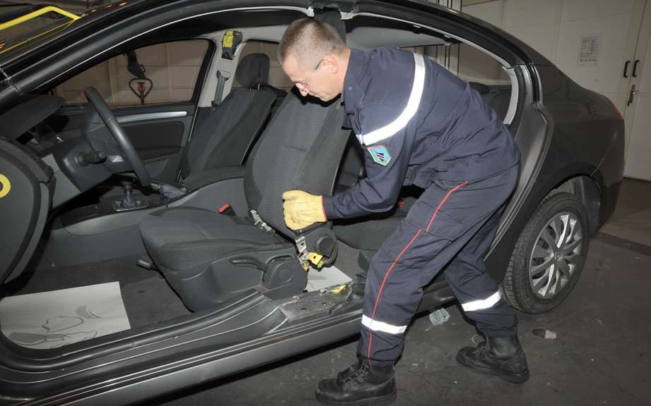 Renault Laguna conceives the first demontable for firefighters picture #4