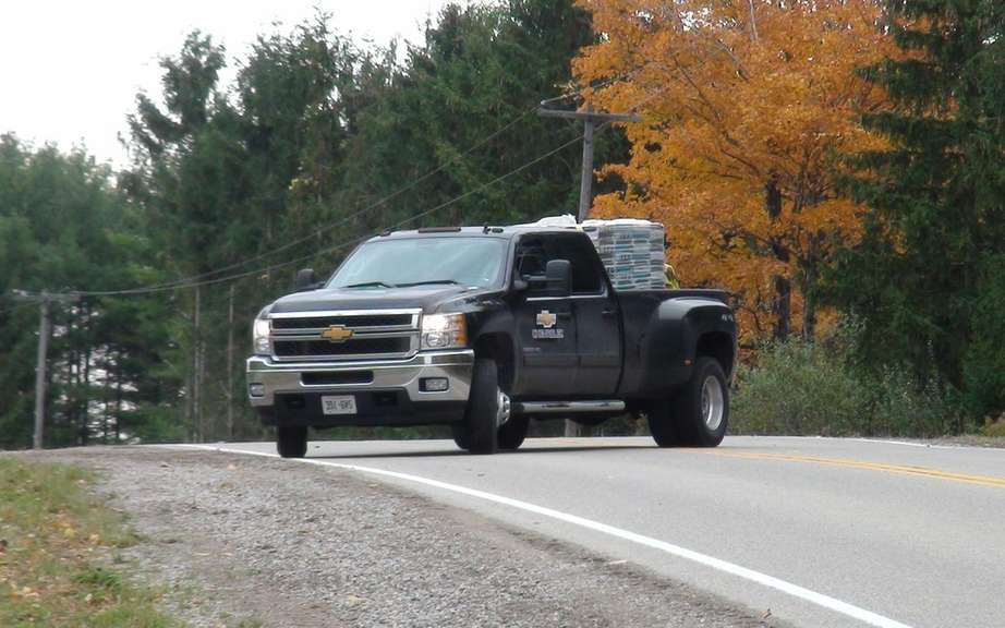 Chevrolet Silverado 3500HD: he won the "Canadian Truck King Challenge" in 2013 picture #1