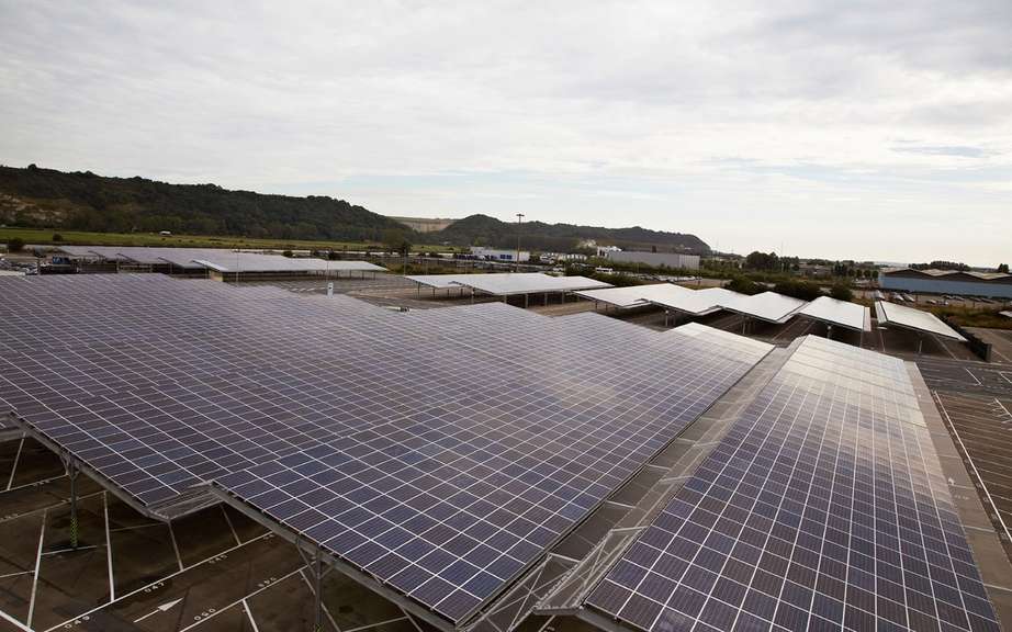 Renault launches the world's largest automobile photovoltaic device picture #3
