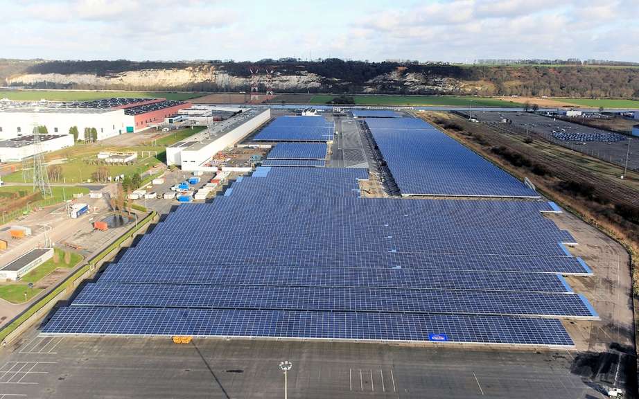 Renault launches the world's largest automobile photovoltaic device picture #4