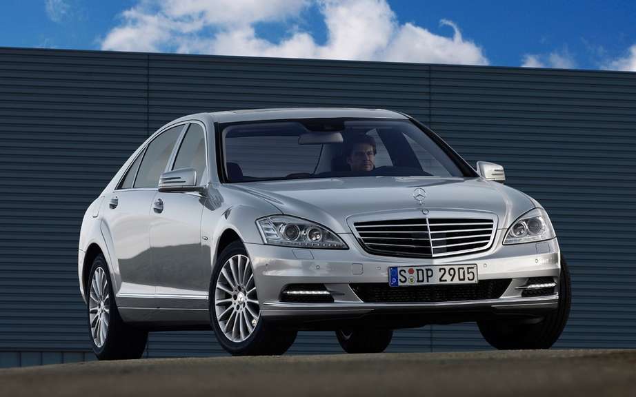 Mercedes-Benz reduces the production of its sedan S picture #1