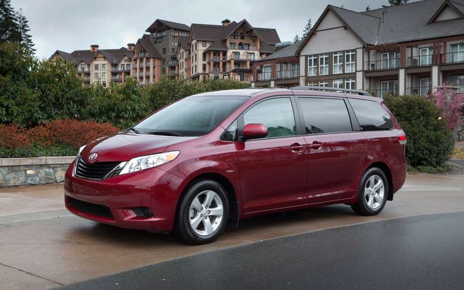 Toyota Sienna 2013: from $ 28,140